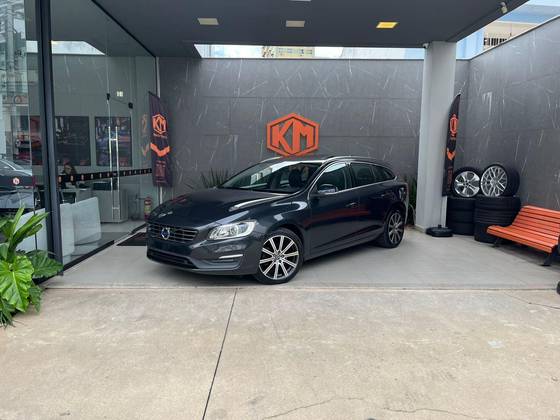 VOLVO V60 2.0 T4 MOMENTUM GASOLINA 4P AUTOMÁTICO